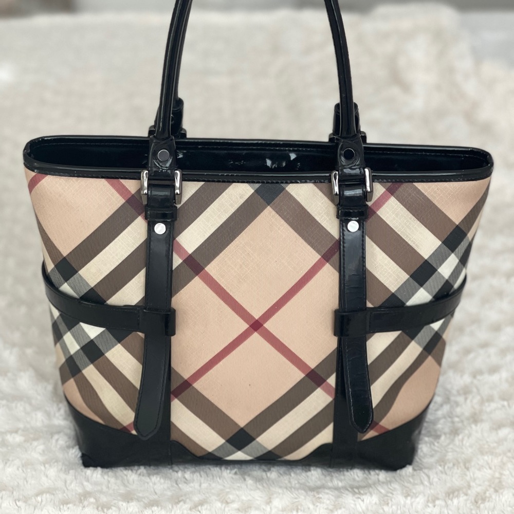 Burberry Nova Check Tote/Shoulder Bag, Authentic. Wear on corners.